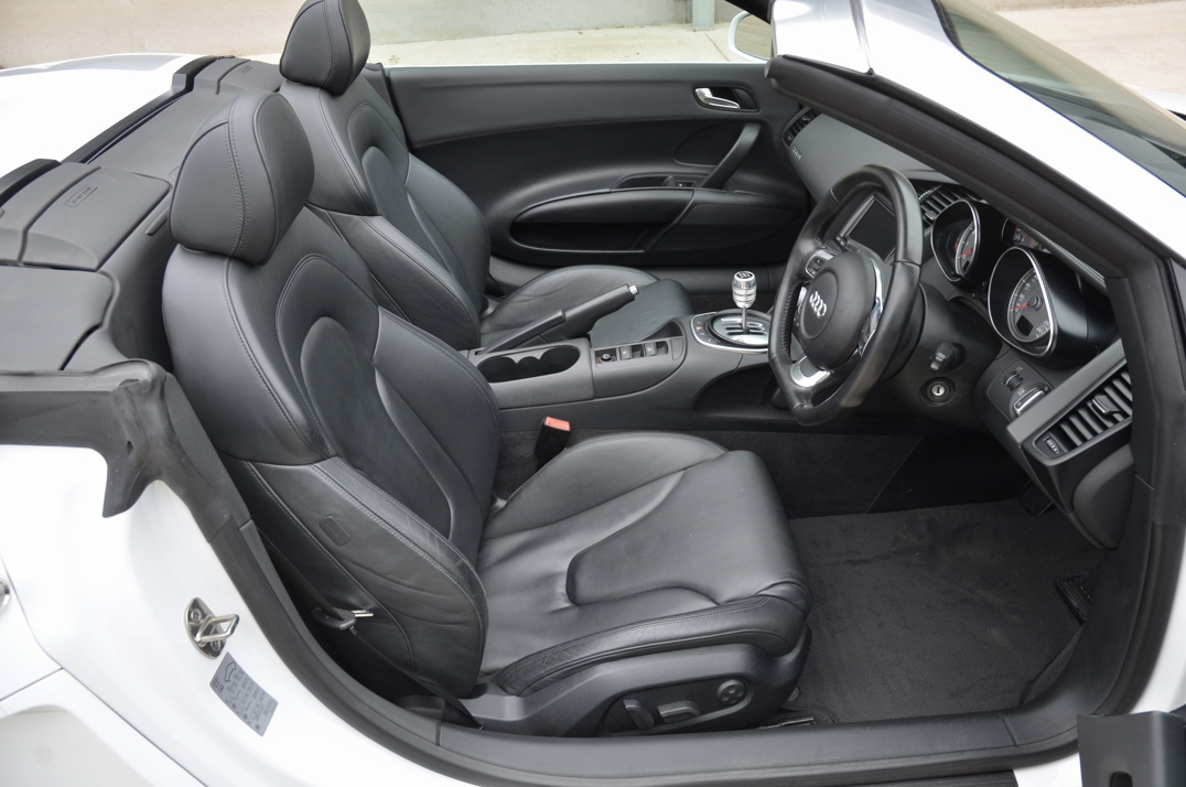 Audi R8 Spyder V8 Manul . gallery image 38