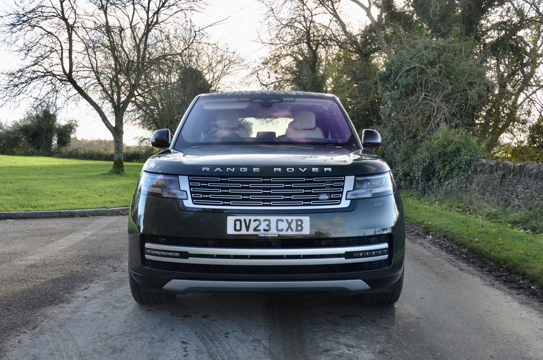 Land Rover Range Rover 3.0ltr P440e Autobiography gallery image 2