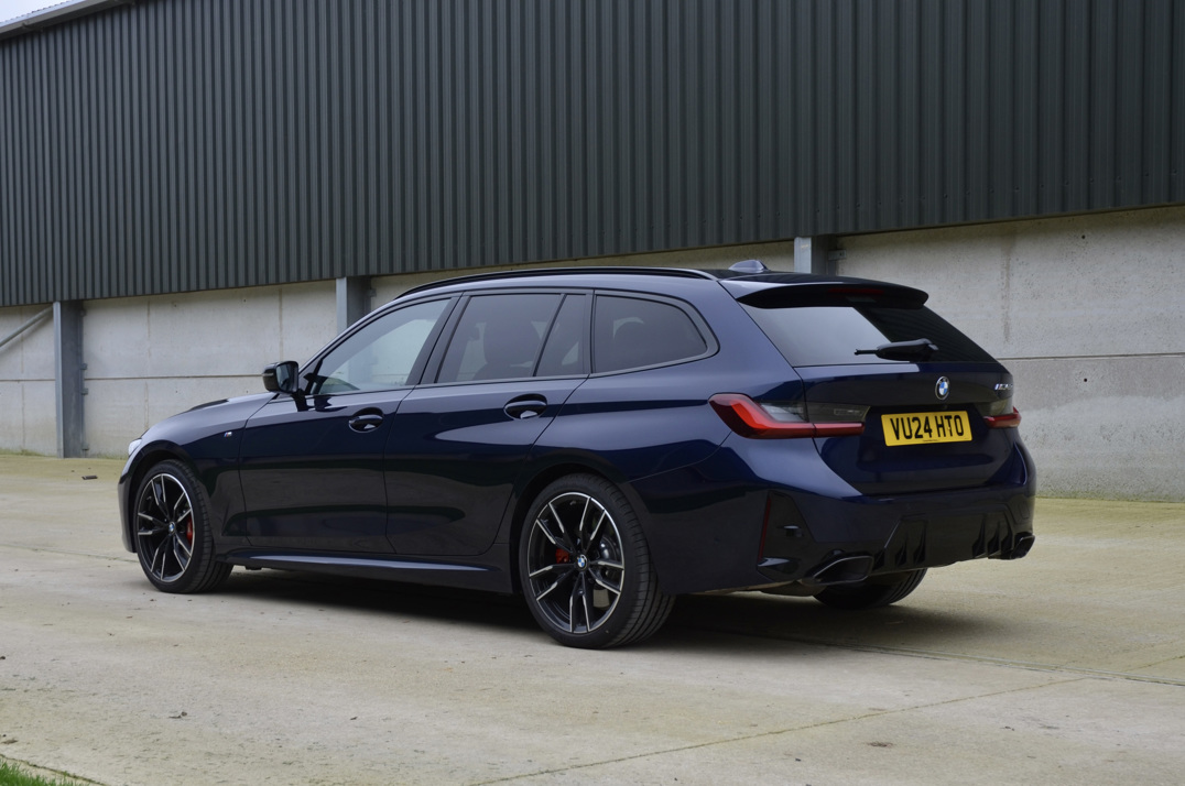 BMW - M340D MHEV X Drive Touring. gallery image 7
