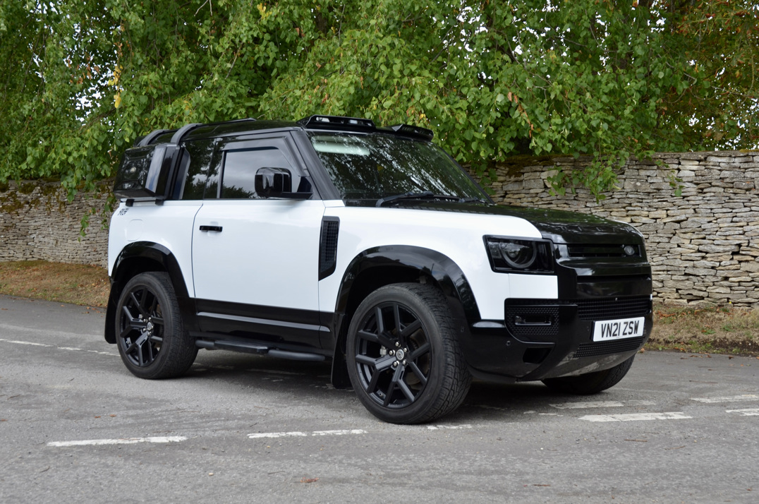 Land Rover Defender 90 3.0 250M MHEV Urban Edition gallery image 4