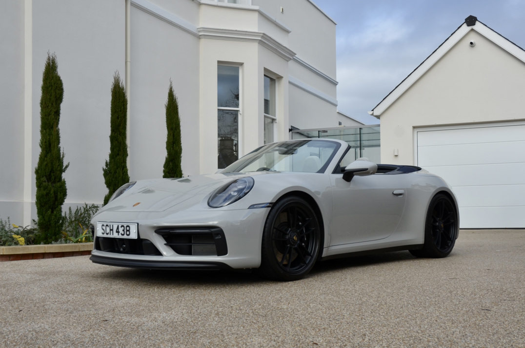Porsche 911 Carrera 4 GTS Cabriolet gallery image 3