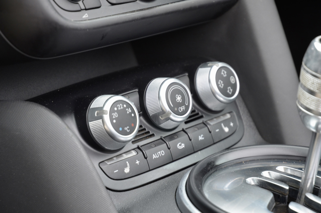 Audi R8 Spyder V8 Manul . gallery image 52