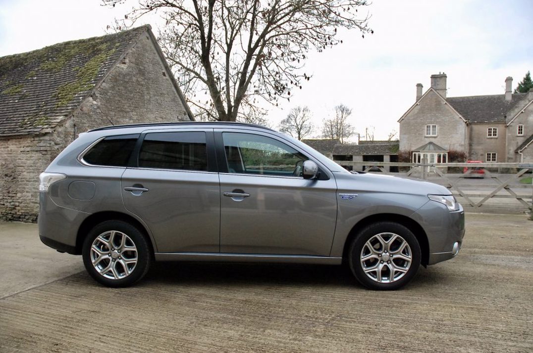2014 MITSUBISHI OUTLANDER 2.0 PHEV 4WD gallery image 1