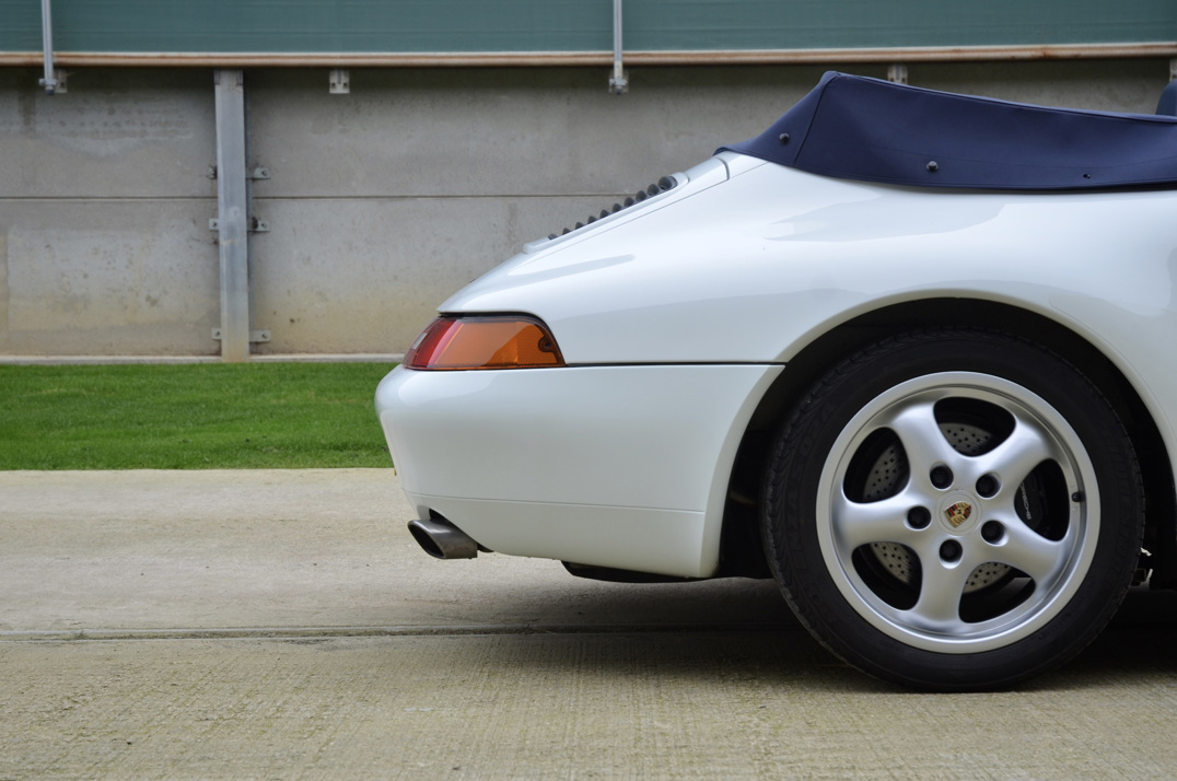Porsche 911 (993) Carrera 3.6 Manual Cabriolet. gallery image 16