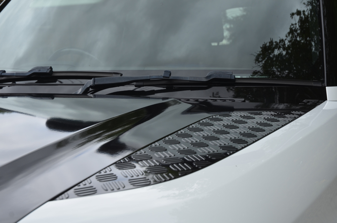 Land Rover Defender 90 3.0 250M MHEV Urban Edition gallery image 19