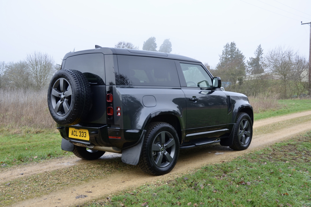 Land Rover Defender 90 X Dynamic HSE 3.0D MHEV gallery image 6