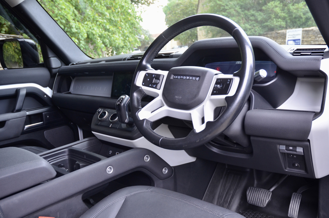 Land Rover Defender 90 3.0 250M MHEV Urban Edition gallery image 39