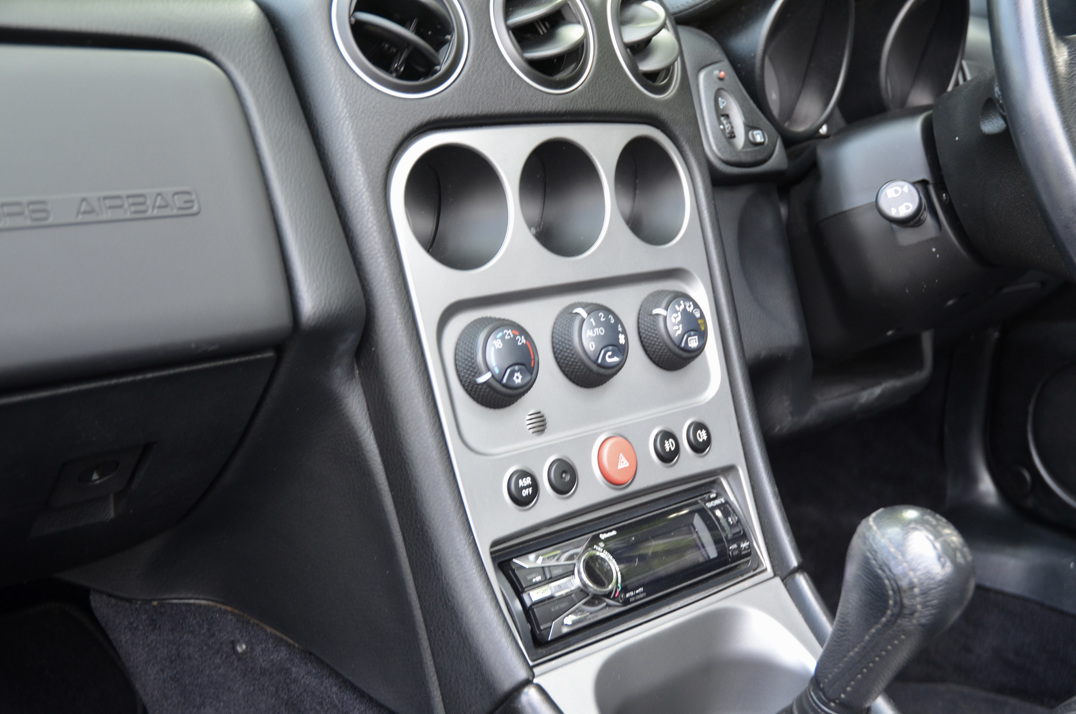 Alfa Romeo Spider 2.0 JTS Lusso Convertible by Pininfarina gallery image 37