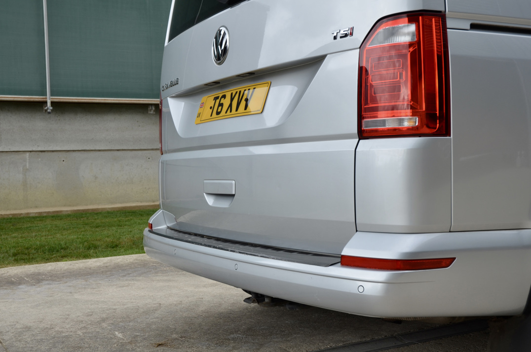 Volkswagen T-6 Transporter 2.0Ltr Caravelle SE TSI BMT Sport Line. gallery image 16