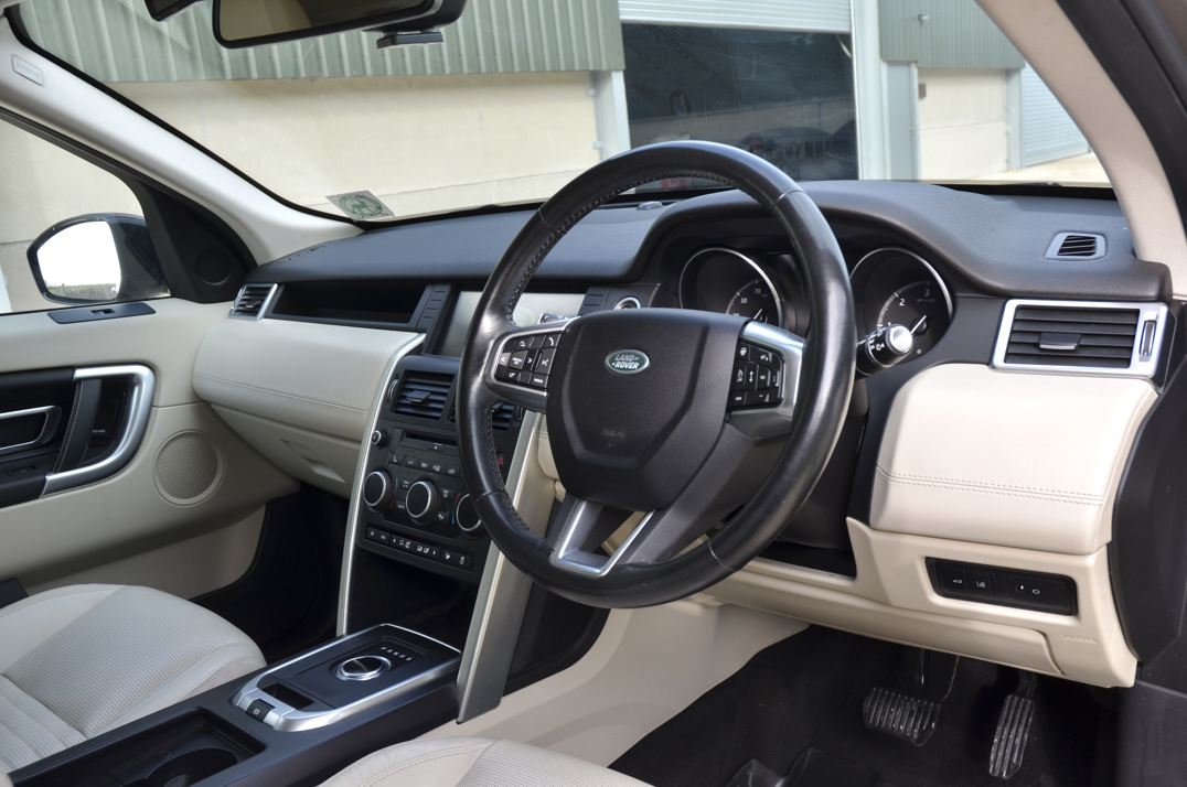 Land Rover Discovery Sport TD4 HSE Luxury. gallery image 27