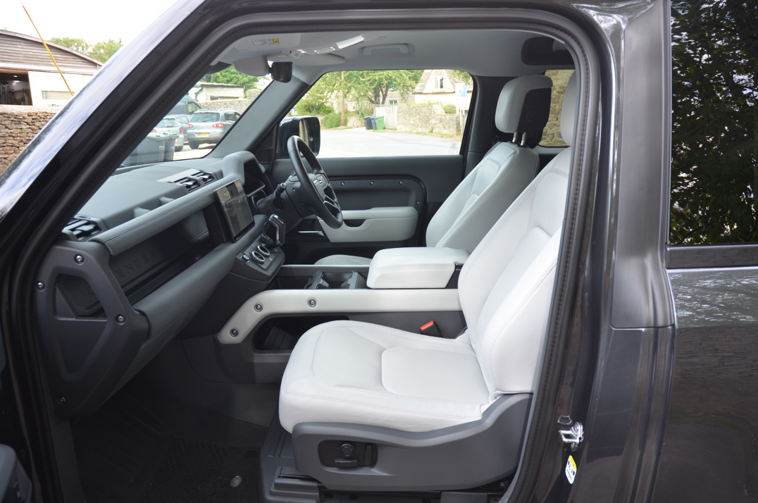 Land Rover Defender 90 X Dynamic HSE 3.0D 350 MHEV gallery image 40