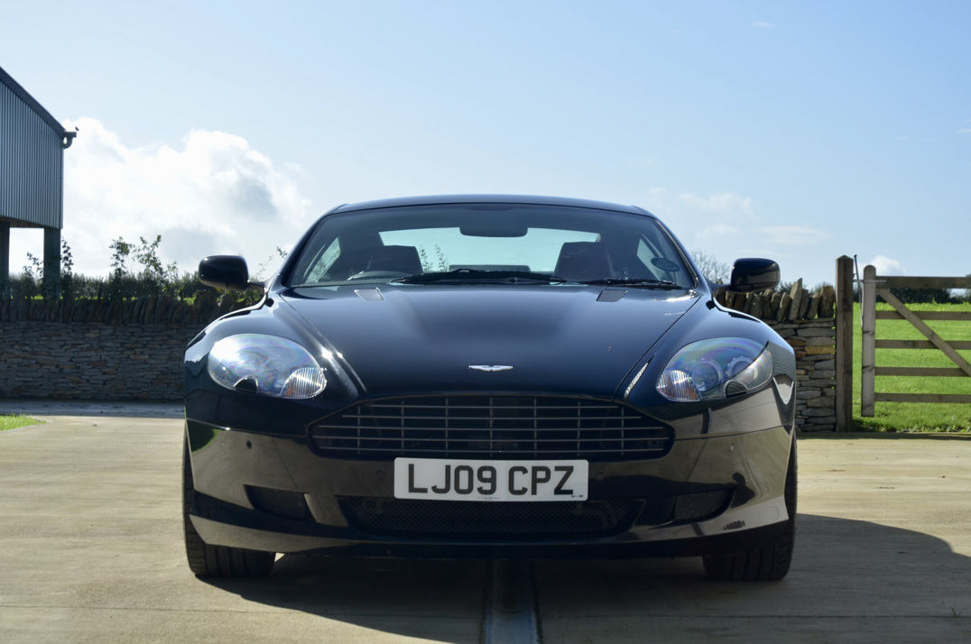 ASTON MARTIN DB-9 5.9 V12 Manual. gallery image 3
