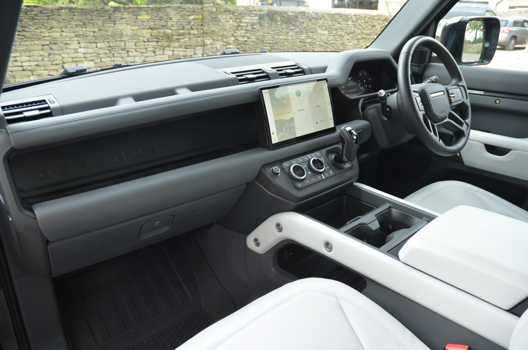 Land Rover Defender 90 X Dynamic HSE 3.0D 350 MHEV gallery image 35