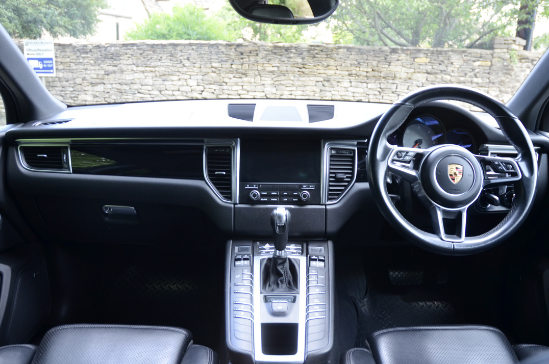 Porsche Macan 3.0 S PDK. 17K In optional extras FP+PSSH gallery image 26