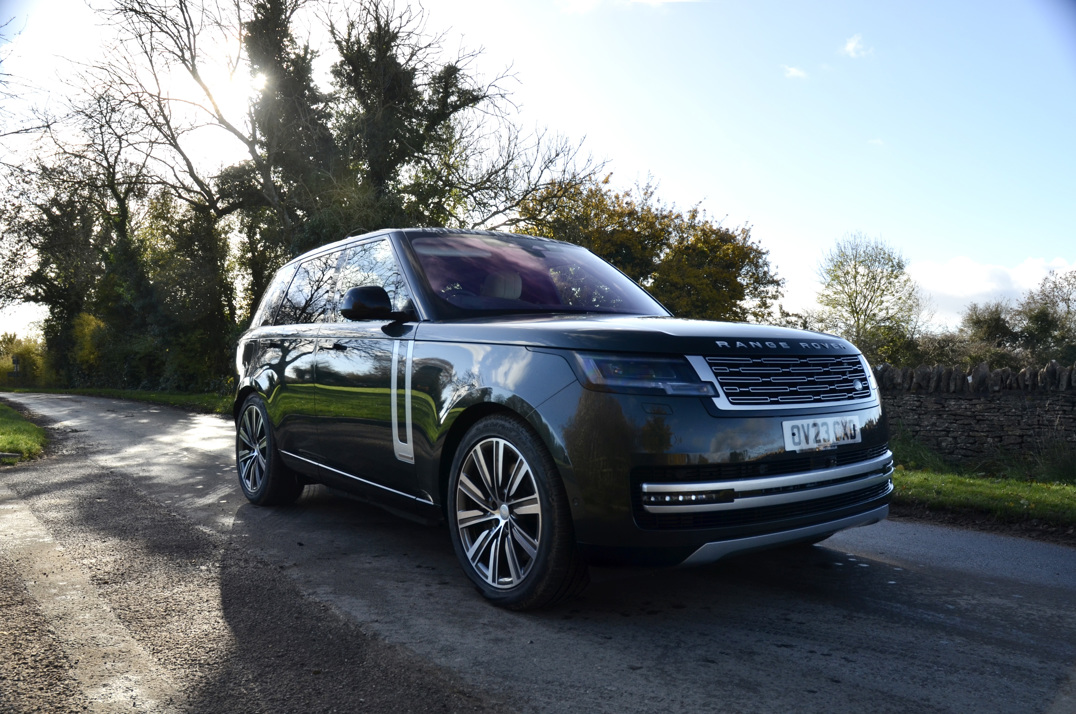Land Rover Range Rover 3.0ltr P440e Autobiography gallery image 3