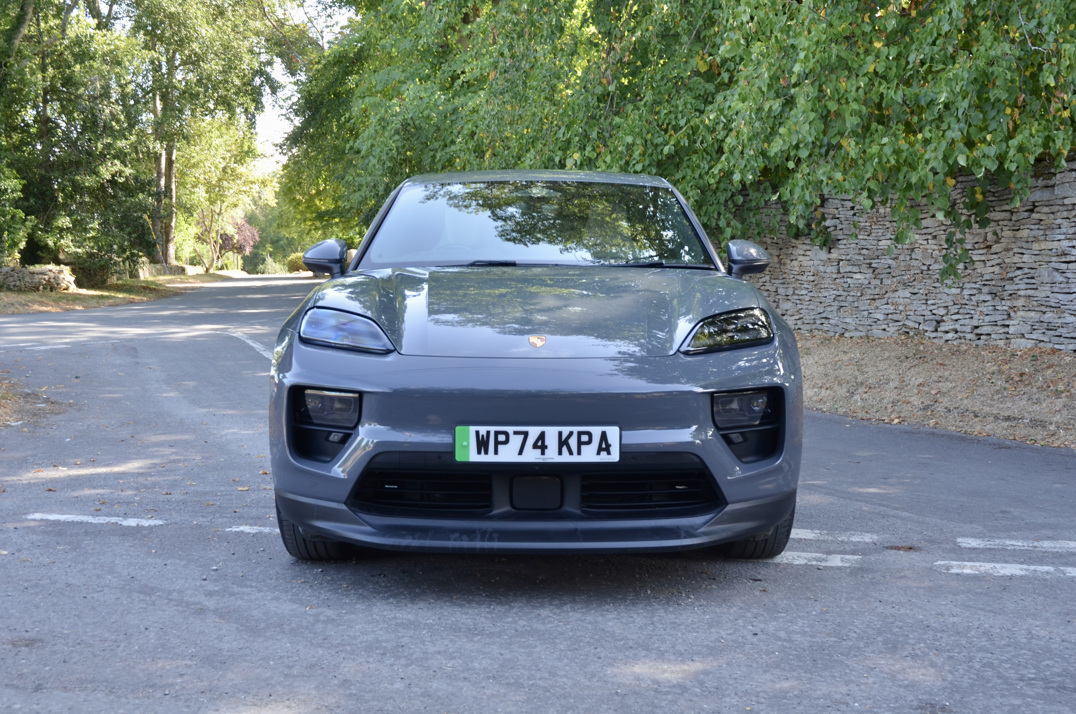 Porsche Macan 4s Electric gallery image 10