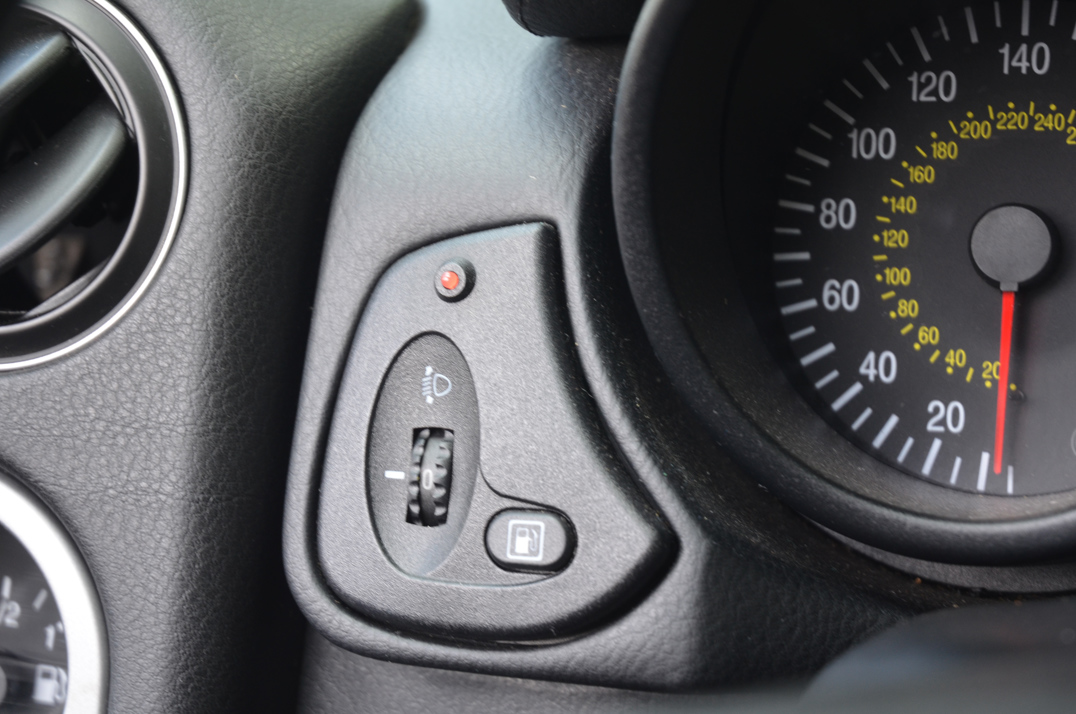 Alfa Romeo Spider 2.0 JTS Lusso Convertible by Pininfarina gallery image 42