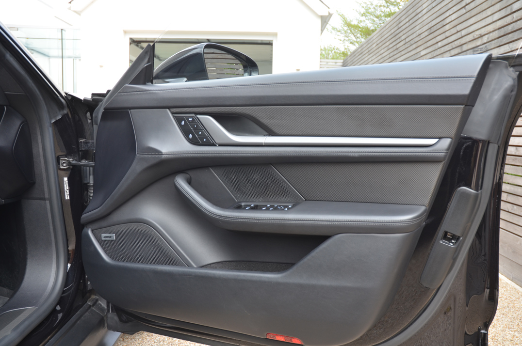 Porsche Taycan Turbo S gallery image 39