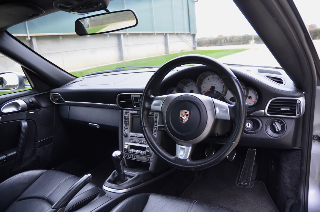 Porsche 911 Carrera 4s Manual gallery image 28