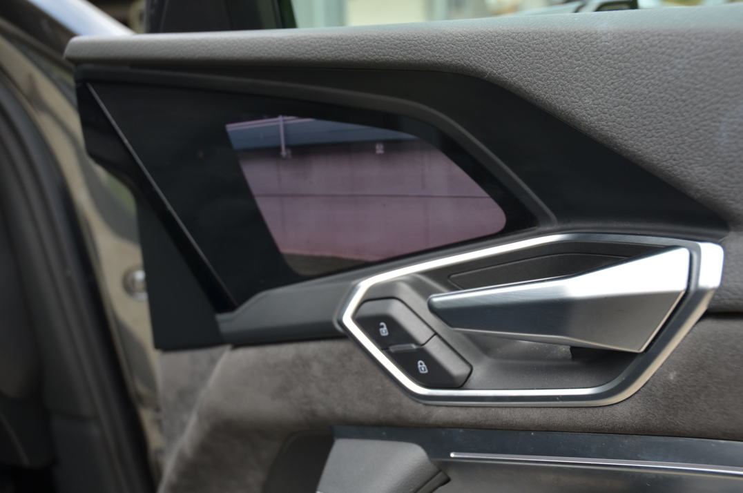 Audi E - Tron Launch Edition 55 Quattro 300Kw. gallery image 35