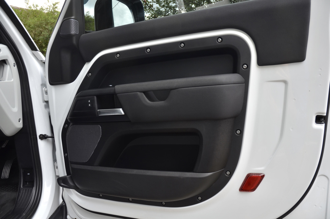 Land Rover Defender 90 3.0 250M MHEV Urban Edition gallery image 41