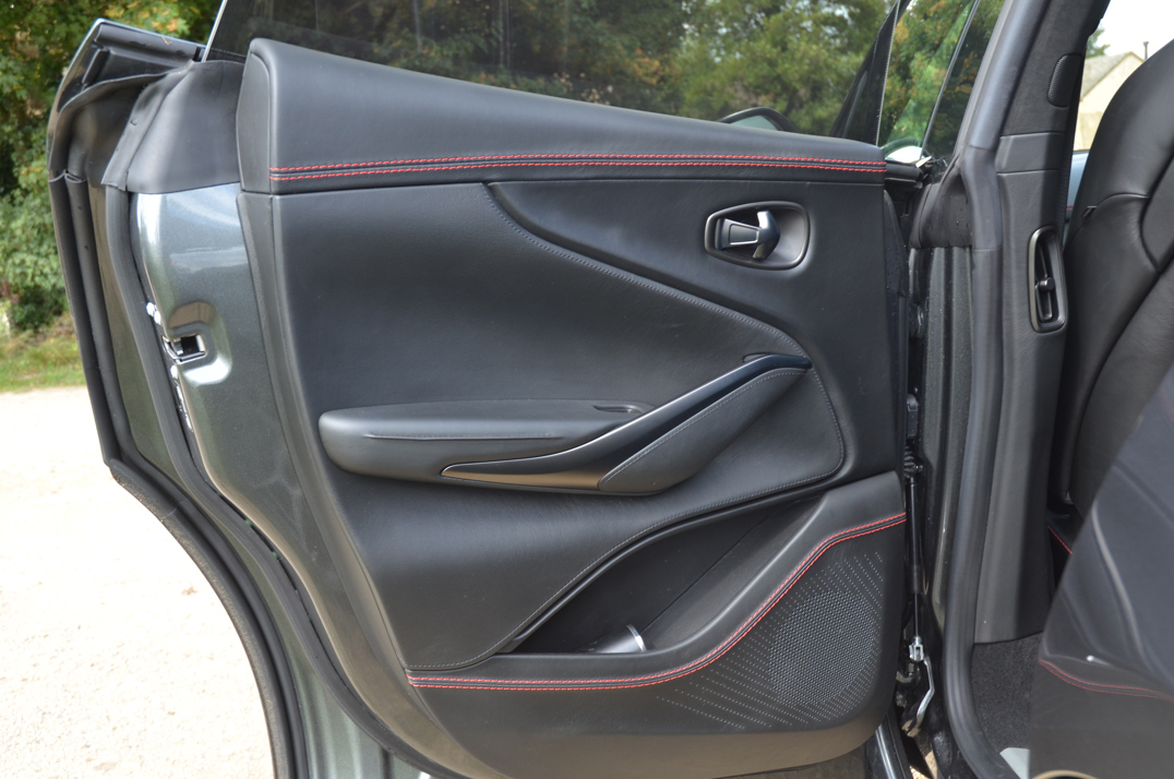 Aston Martin DBX 4.0 V8. gallery image 46