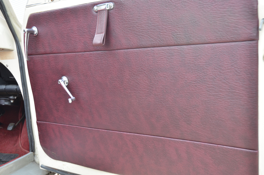 Morris Minor 1000 Convertible gallery image 32