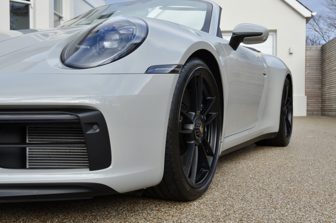 Porsche 911 Carrera 4 GTS Cabriolet gallery image 15