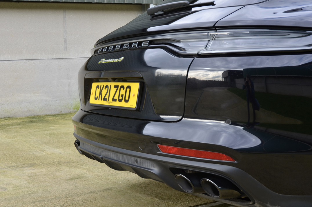 Porsche Panamera 4 V6 Sport Turismo 5dr Petrol Plug-in Hybrid PDK 4WD. gallery image 17