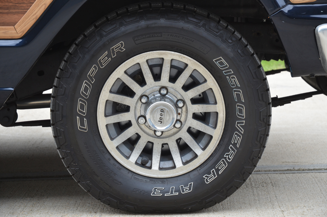 Jeep Grand Wagoneer 5.900cc V8 Auto gallery image 18