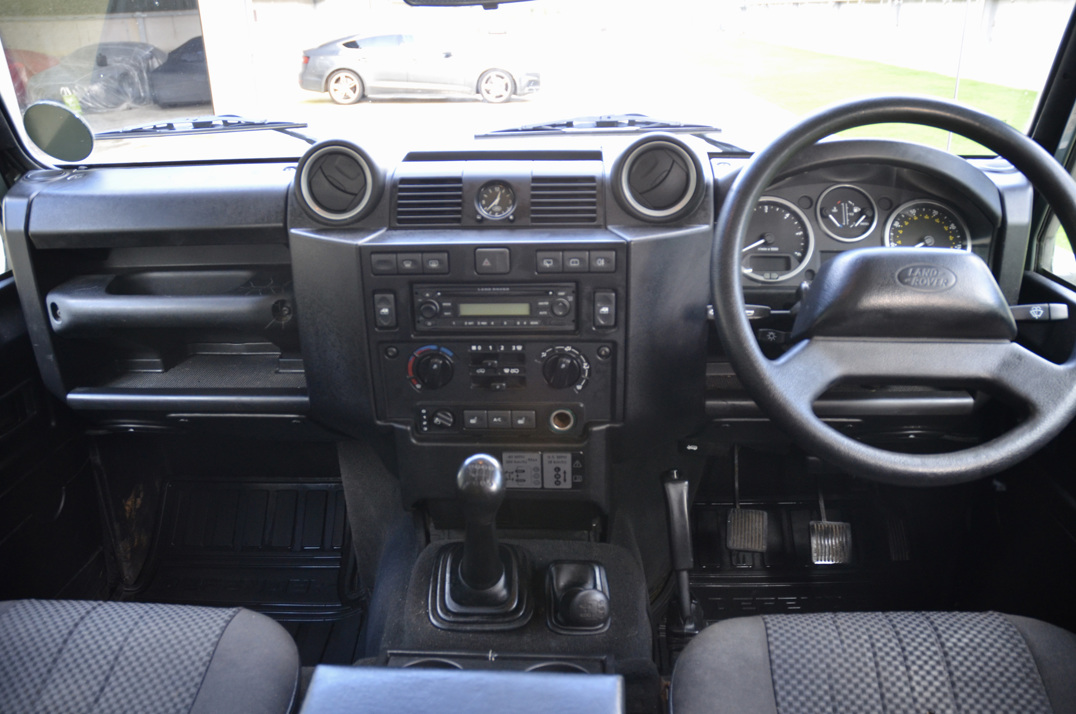 Land Rover Defender 110 County TD 7 Seater Estate gallery image 16