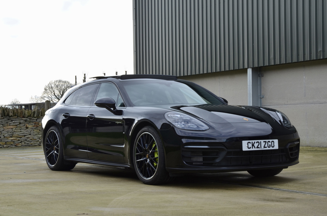 Porsche Panamera 4 V6 Sport Turismo 5dr Petrol Plug-in Hybrid PDK 4WD. gallery image 4