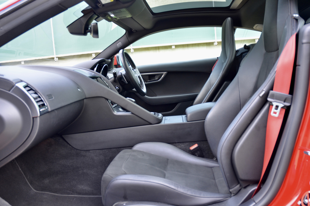 Jaguar F-Type V6 R Dynamic Auto gallery image 33