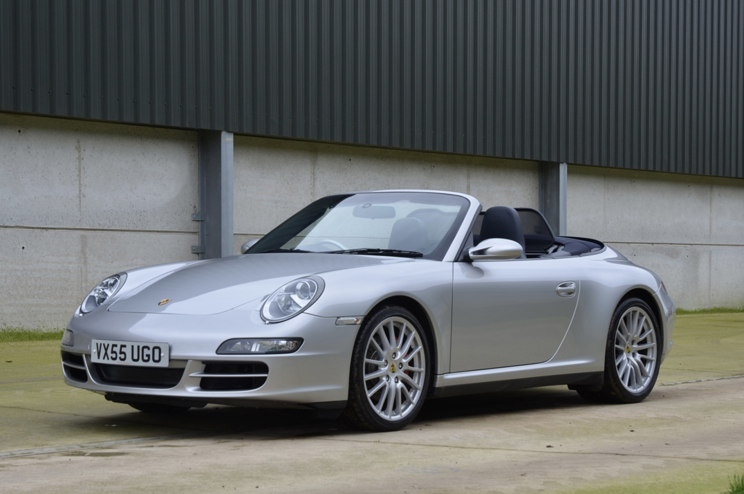 Porsche Carrera 911 C4S Cabriolet Manual. gallery image 11