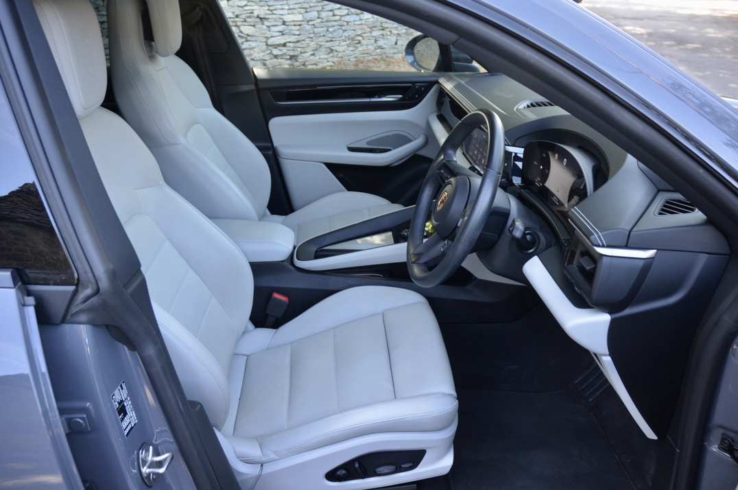 Porsche Macan 4s Electric gallery image 25