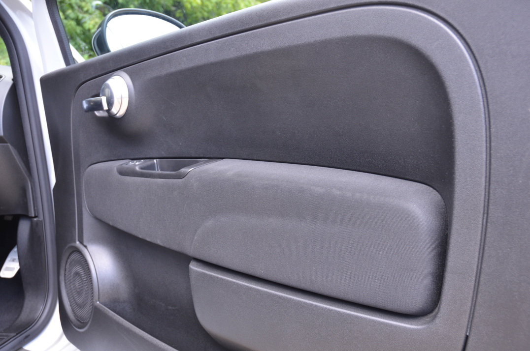 Fiat 500 595 Abarth Convertible gallery image 31