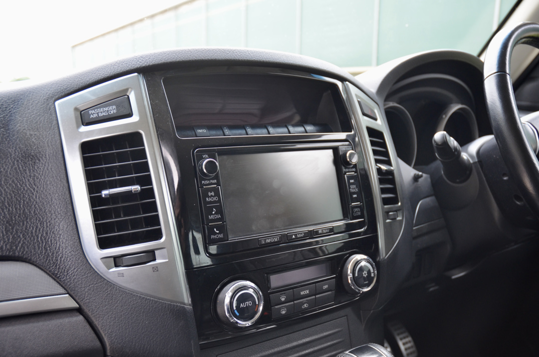 Mitsubishi Shogun 3.2 DI-D Barbarian Auto SWB gallery image 34