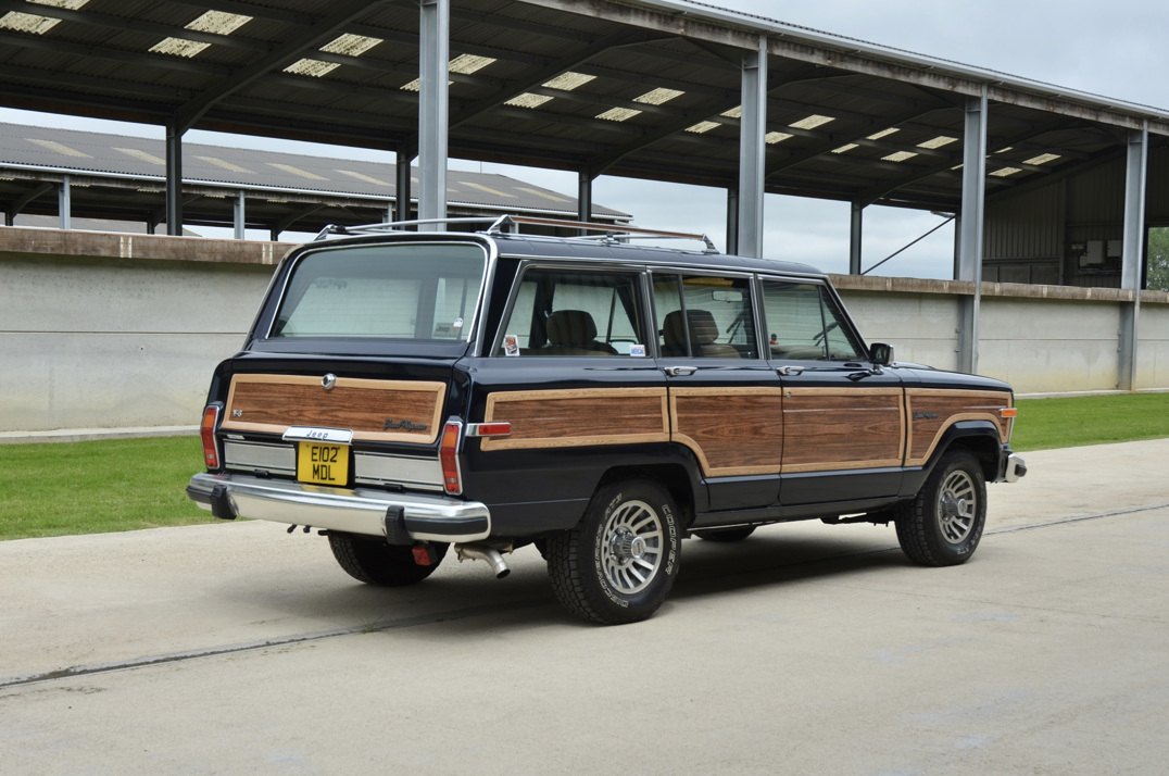 Jeep Grand Wagoneer 5.900cc V8 Auto gallery image 6