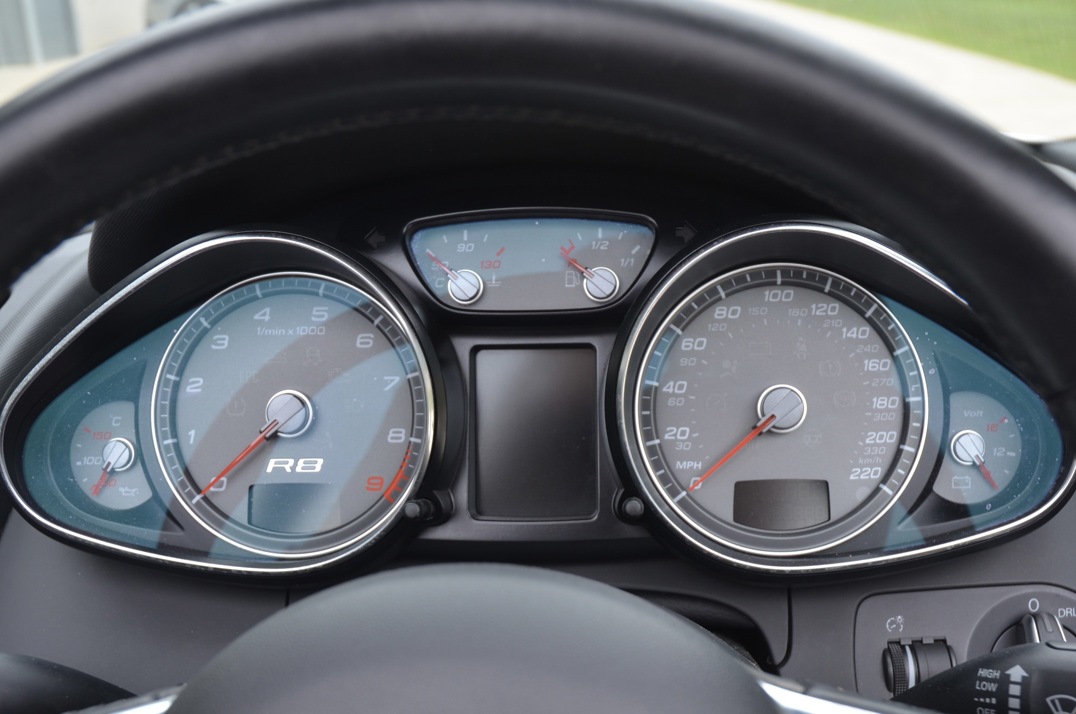 Audi R8 Spyder V8 Manul . gallery image 33