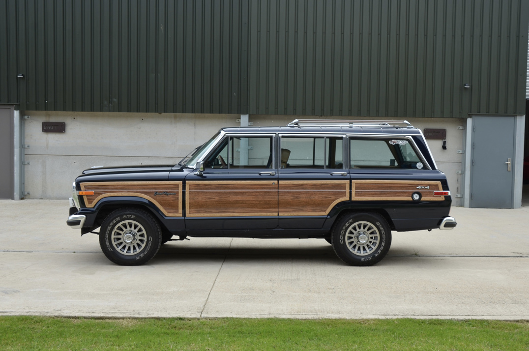 Jeep Grand Wagoneer 5.900cc V8 Auto gallery image 9