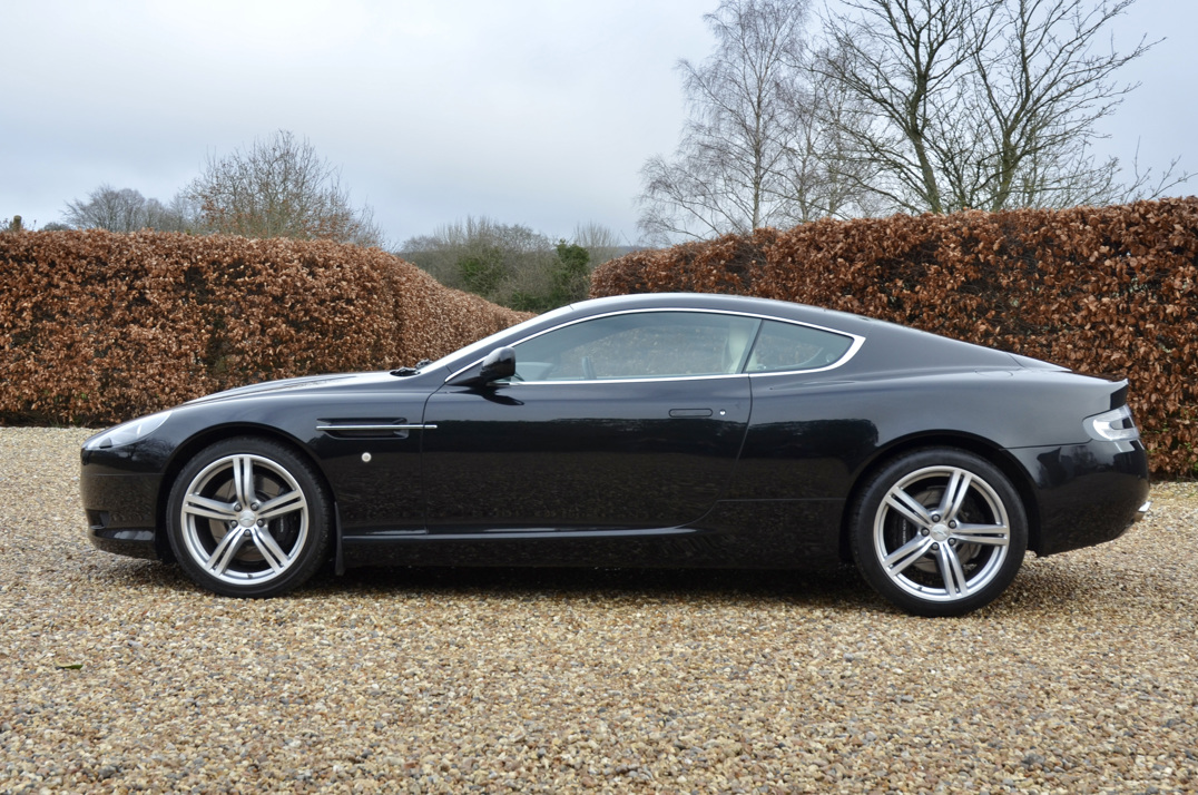 Aston Martin  Db-9 Manual gallery image 7