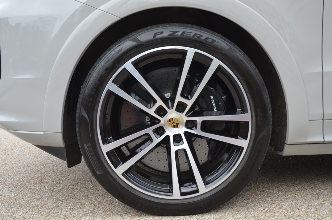 Porsche Cayenne Turbo Hybrid.. 2024 gallery image 19
