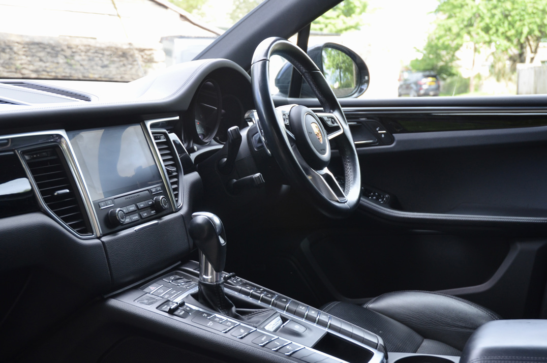 Porsche Macan 3.0 S PDK. 17K In optional extras FP+PSSH gallery image 37