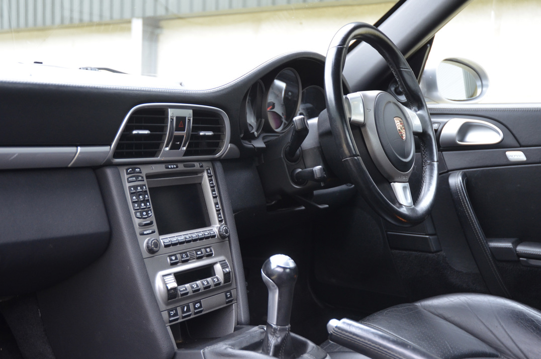 Porsche 911 Carrera 4s Manual gallery image 30