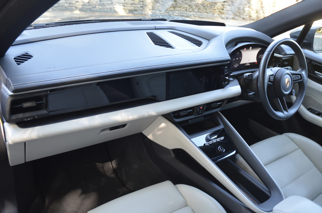 Porsche Macan 4s Electric gallery image 28