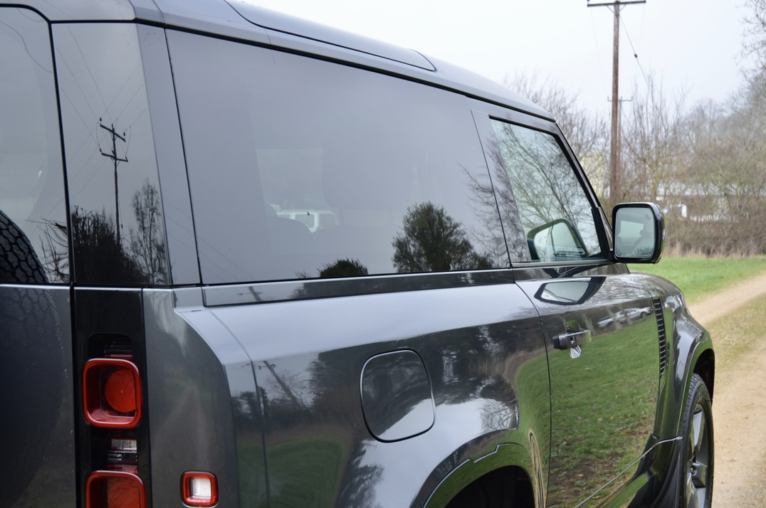 Land Rover Defender 90 X Dynamic HSE 3.0D MHEV gallery image 15