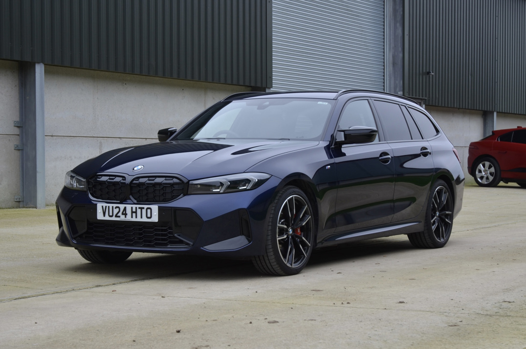 BMW - M340D MHEV X Drive Touring. gallery image 9