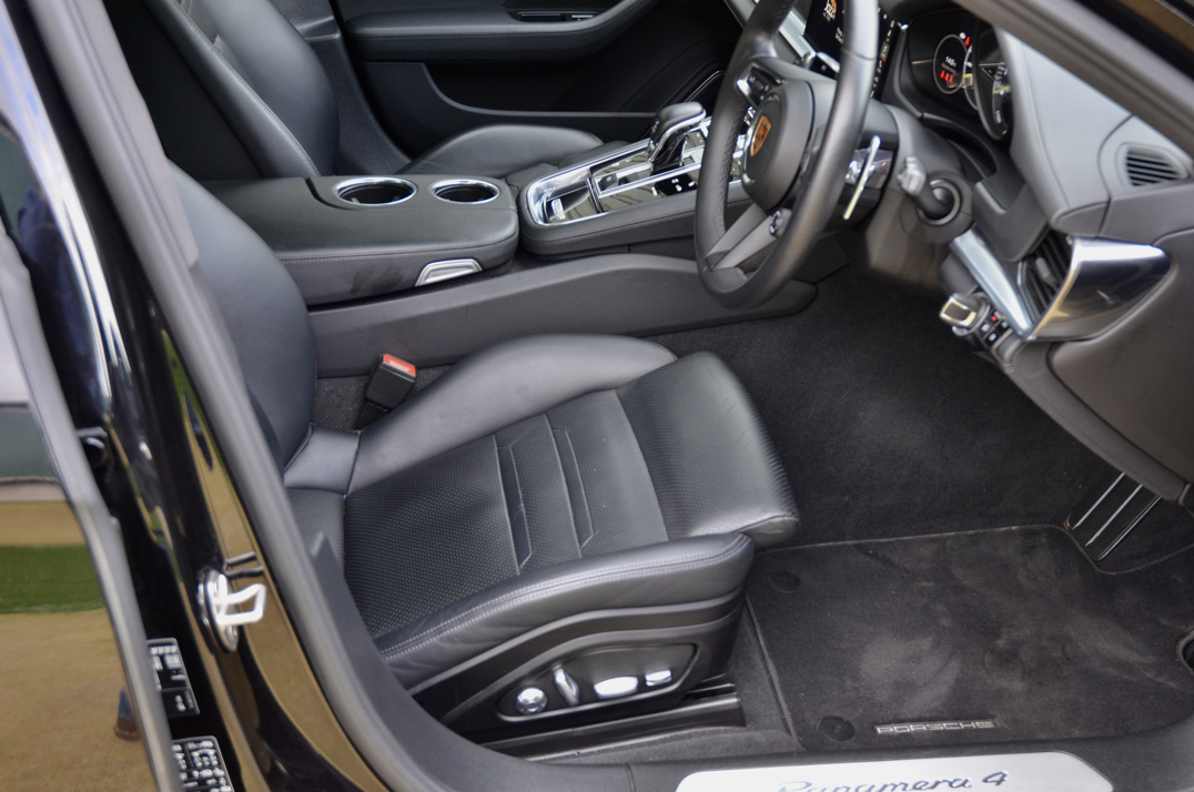 Porsche Panamera 4 V6 Sport Turismo 5dr Petrol Plug-in Hybrid PDK 4WD. gallery image 31