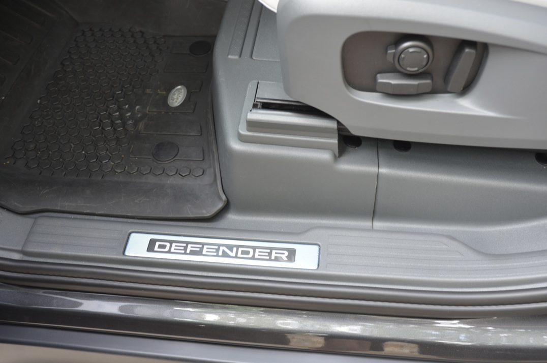 Land Rover Defender 90 X Dynamic HSE 3.0D 350 MHEV gallery image 42