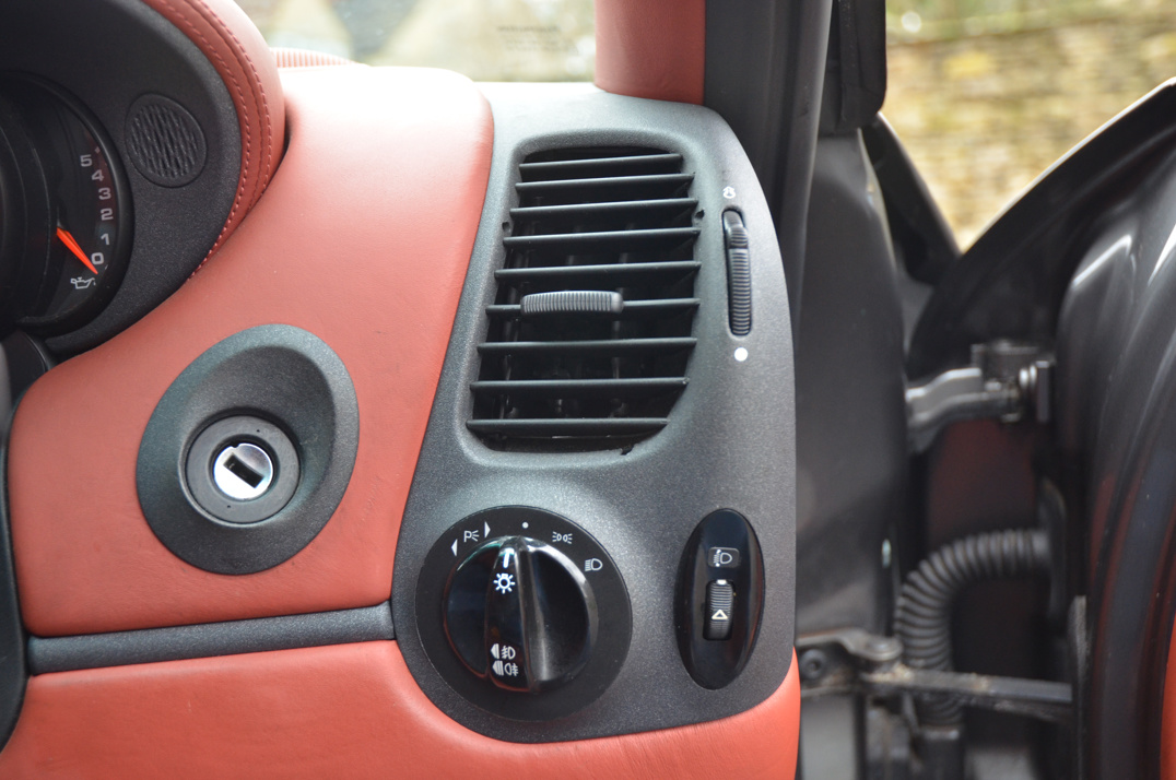 Porsche 911 Carrera with factory Aero kit. gallery image 39